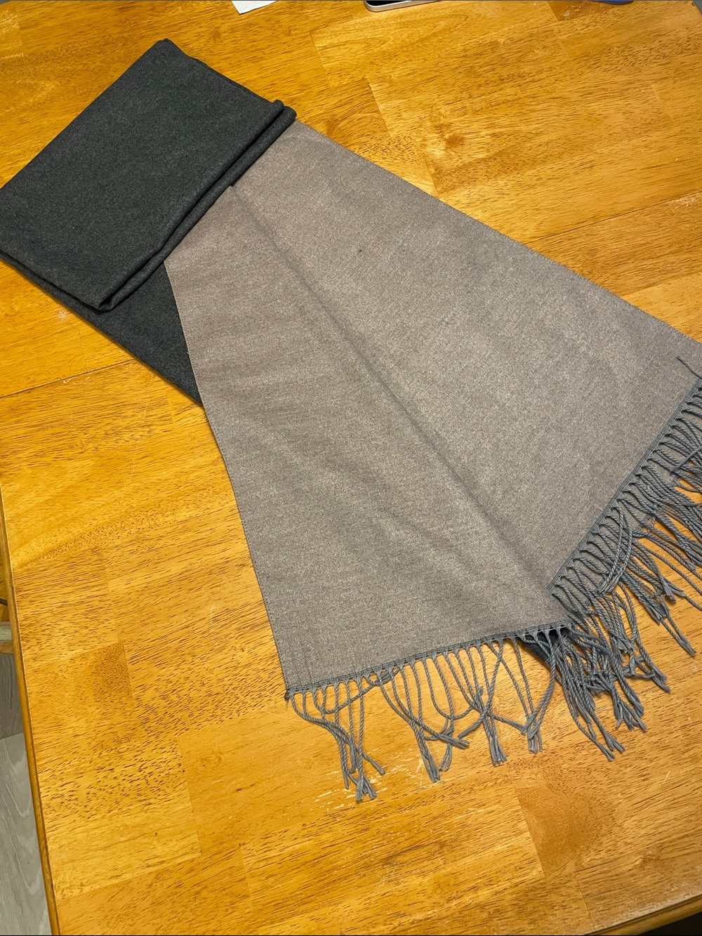 Reversible Two-Tone Women’s Fringe Pashima - Black and Camel